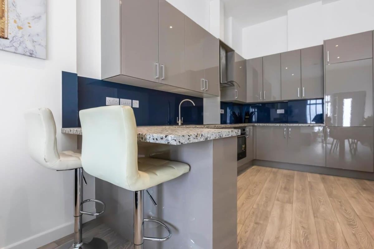 Lovely 1 Bedroom Apartment In Central Woking Eksteriør bilde