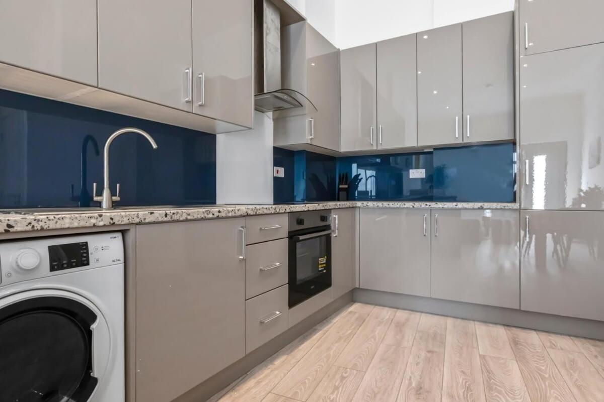 Lovely 1 Bedroom Apartment In Central Woking Eksteriør bilde
