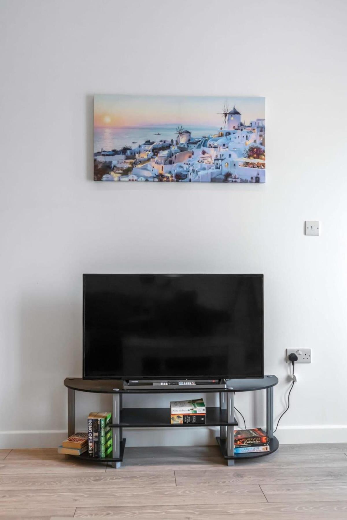 Lovely 1 Bedroom Apartment In Central Woking Eksteriør bilde