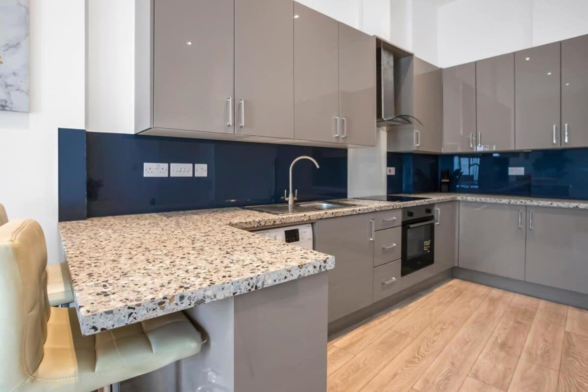 Lovely 1 Bedroom Apartment In Central Woking Eksteriør bilde