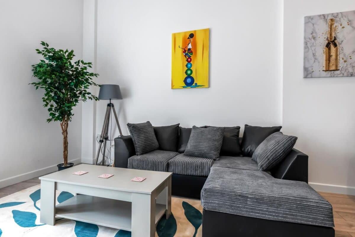 Lovely 1 Bedroom Apartment In Central Woking Eksteriør bilde