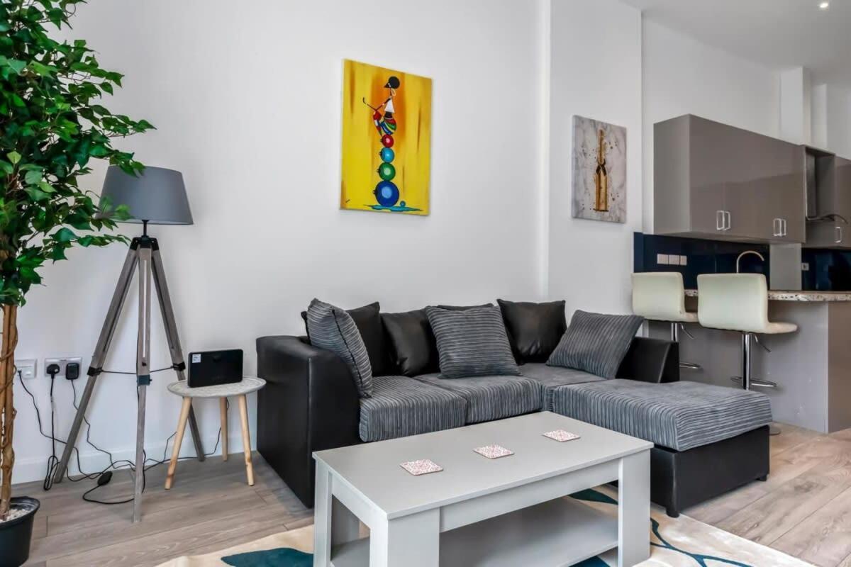 Lovely 1 Bedroom Apartment In Central Woking Eksteriør bilde